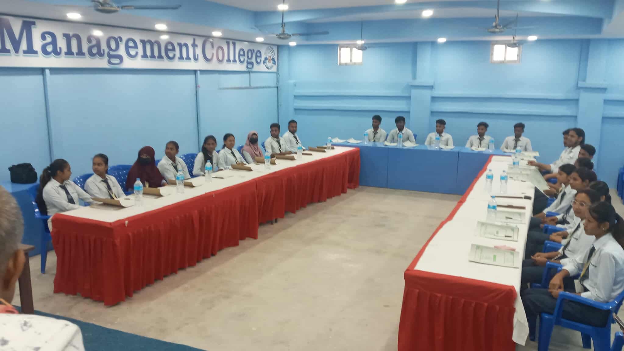 एपेक्स कलेजको बिबिए मा भर्ना भएका दोस्रो सत्रमा अध्ययन गरिरहेका विद्यार्थीहरुको ब्यक्तिव विकास तालिम सम्पन्न