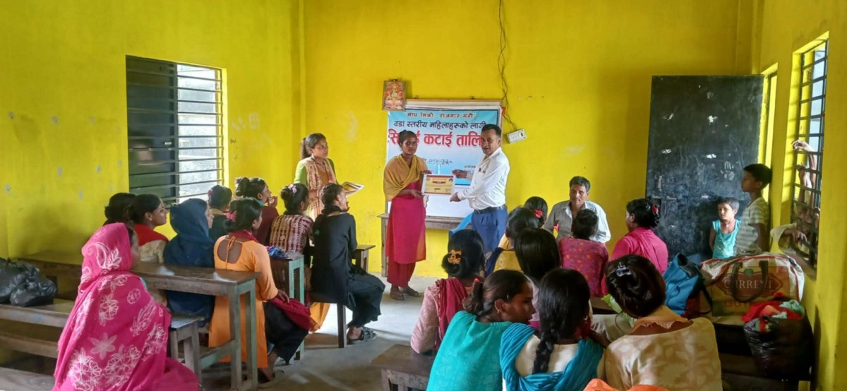 पर्सागढी नगरपालिका वडा नम्बर पाचमा सिलाइ कटाइ तालिम सम्पन्न