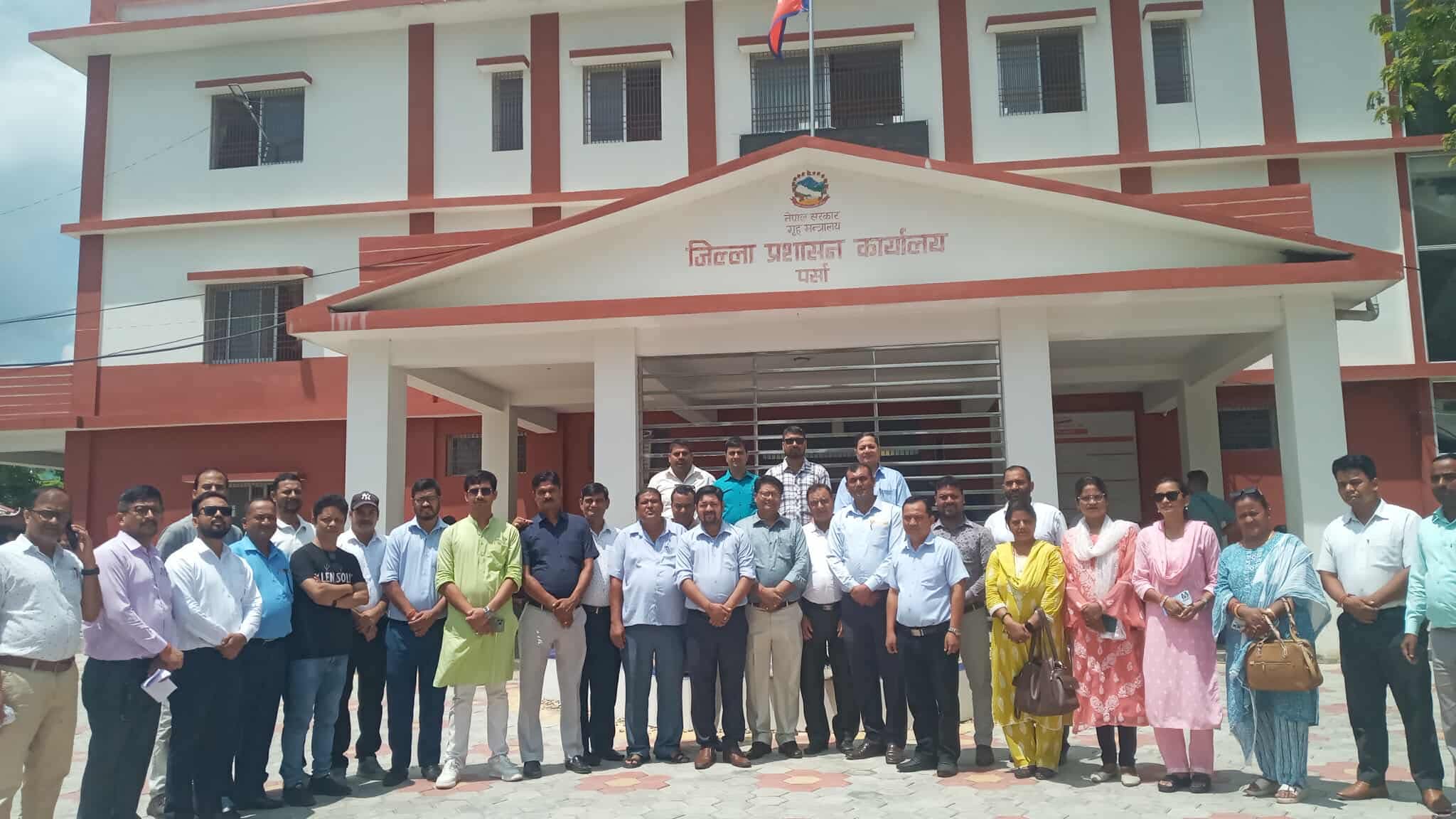 निजी लगानीको संरक्षण र व्यवस्थित सञ्चालनको माग राख्दै हिसान, नेसनल प्याब्सन, एन प्याब्सन र प्याब्सनले जिप्रका पर्साका सूचना  रेग्मी र जिल्ला शिक्षा समन्वय इकाइका चैधारीलाइ संयुक्त ज्ञापन पत्र