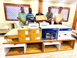 वीरगञ्ज महानगरपालिका कार्यालय पुनःसञ्चालनमा सहजता ल्याउन सूर्या नेपालद्वारा विद्युतीय सामग्री सहयोग