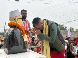 नेकपा एमालेका तर्फबाट पर्सा ३ का उम्मेदवार पाण्डेले विभिन्न स्थानका शहीदका सालिकमा माल्यार्पण गरे सँगै आधिकारीक रुपमा सुरु गरे चुनावी अभियान