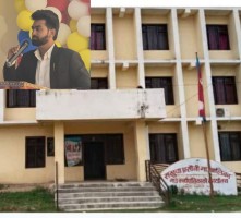 सखुवा प्रसौनी गाउँपालिका प्रमुख यादवद्वारा आगजनीमा मृत्यु भएकी महिलाको परिवारलाई १ लाख सहयोग गर्ने  घोषणा