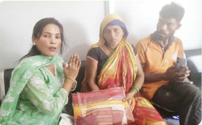 अस्पतालको गेटमै बच्चा जन्माएकी सुत्केरीलाई समाजसेवी साहको राहत