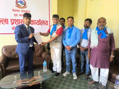 गृहमन्त्री लेखकको राजिनामा र छानबिन माग गर्दै राष्ट्रिय स्वतन्त्रता पार्टी पर्साले बुझाए प्रजिअ अर्याल मार्फत प्रधानमन्त्रीलाई ज्ञापनपत्र