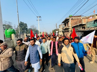 चुनावी अभियानलाई तीव्र बनाउँदै क्षेत्र नं १ का उम्मेदवार प्रदिप यादवले वीरगंज  १४ मा गरे घरदैलो कार्यक्रम सम्पन्न 