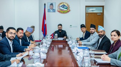  देश इन्धन संकटको चपेटामा : दुई दिने सार्वजनिक बिदा लागू, कार्यालय समय परिवर्तन