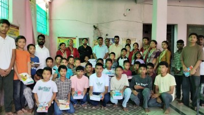 लिटिल बडी  प्रि स्कुलद्वारा जनजाति कल्याण आश्रममा शैक्षिक सामग्री वितरण