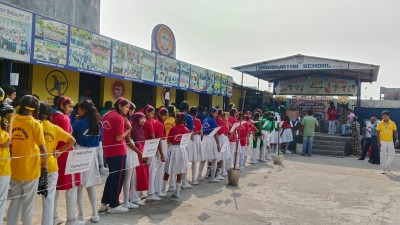 सागरमाथा एकेडेमी बोर्डिङ स्कुलका विद्यार्थीहरूले निर्वाचन प्रणाली मार्फत आफ्ना हेडगल हेडब्या चुन्दै