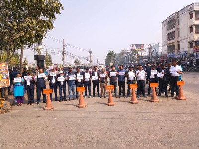 इन्जिनियर प्रमोदकुमार यादव हत्याकाण्ड दोषी पक्राउको माग गर्दै दोस्रो दिन पनि घण्टाघरमा विरोध