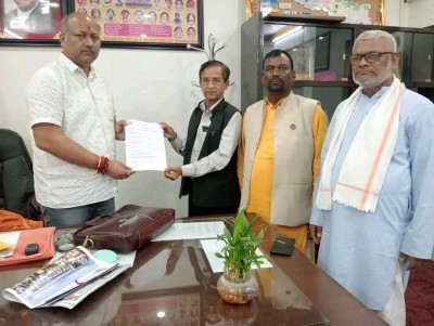 एमाले मधेश प्रदेशद्वारा  मुख्यमन्त्री सिंहलाई बुझाए ज्ञापनपत्र