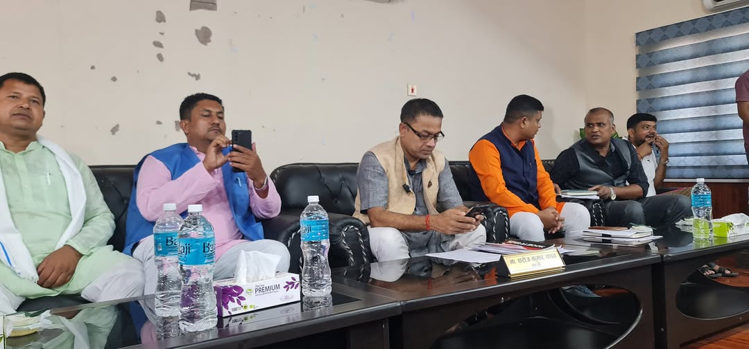मधेश प्रदेशमा ’एक निर्वाचन क्षेत्र, एक कालोपत्रे सडक’ योजनाको प्रधानमन्त्री ओलीले आइतबार डिजिटल शिलान्यास गर्दै