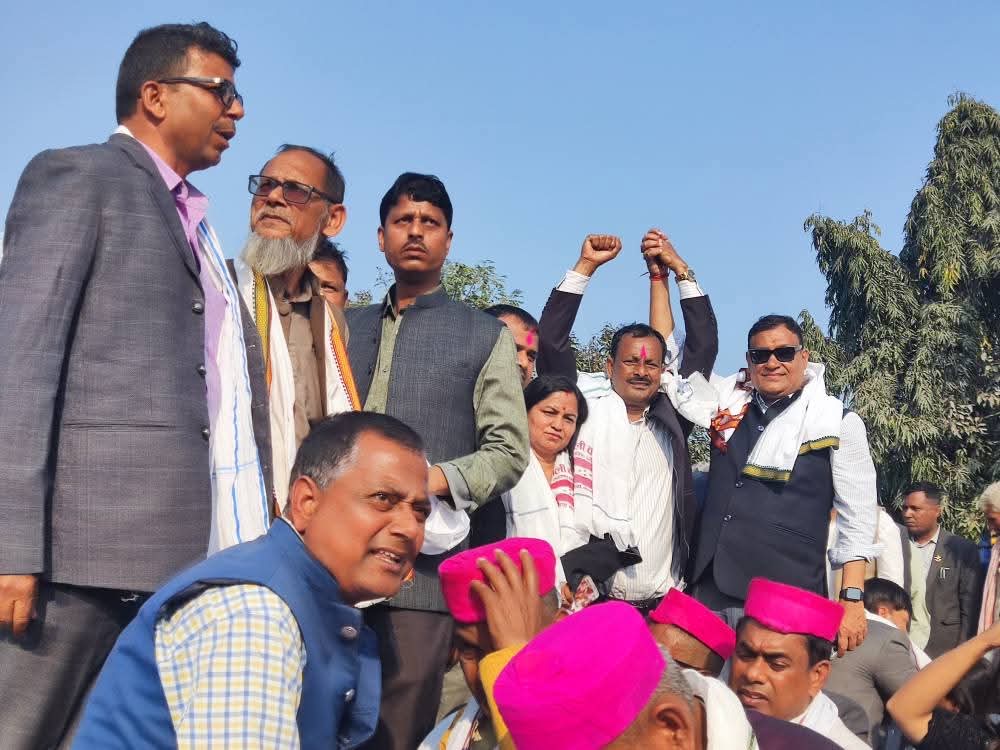 जनकपुरको सभाबाट शक्ति प्रदर्शन, पर्साबाट एमालेका नेता बसरुद्दीन अन्सारी कांग्रेसमा प्रवेश