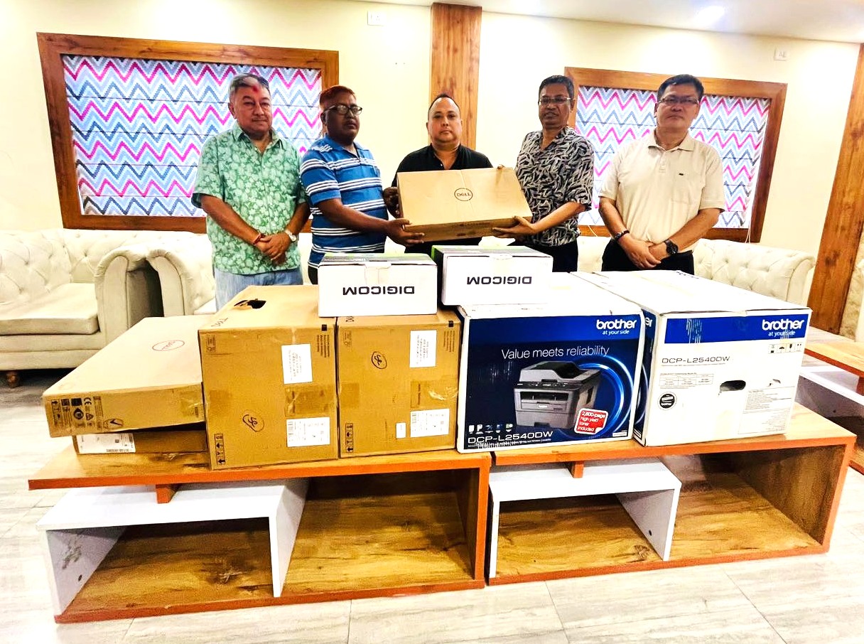वीरगञ्ज महानगरपालिका कार्यालय पुनःसञ्चालनमा सहजता ल्याउन सूर्या नेपालद्वारा विद्युतीय सामग्री सहयोग
