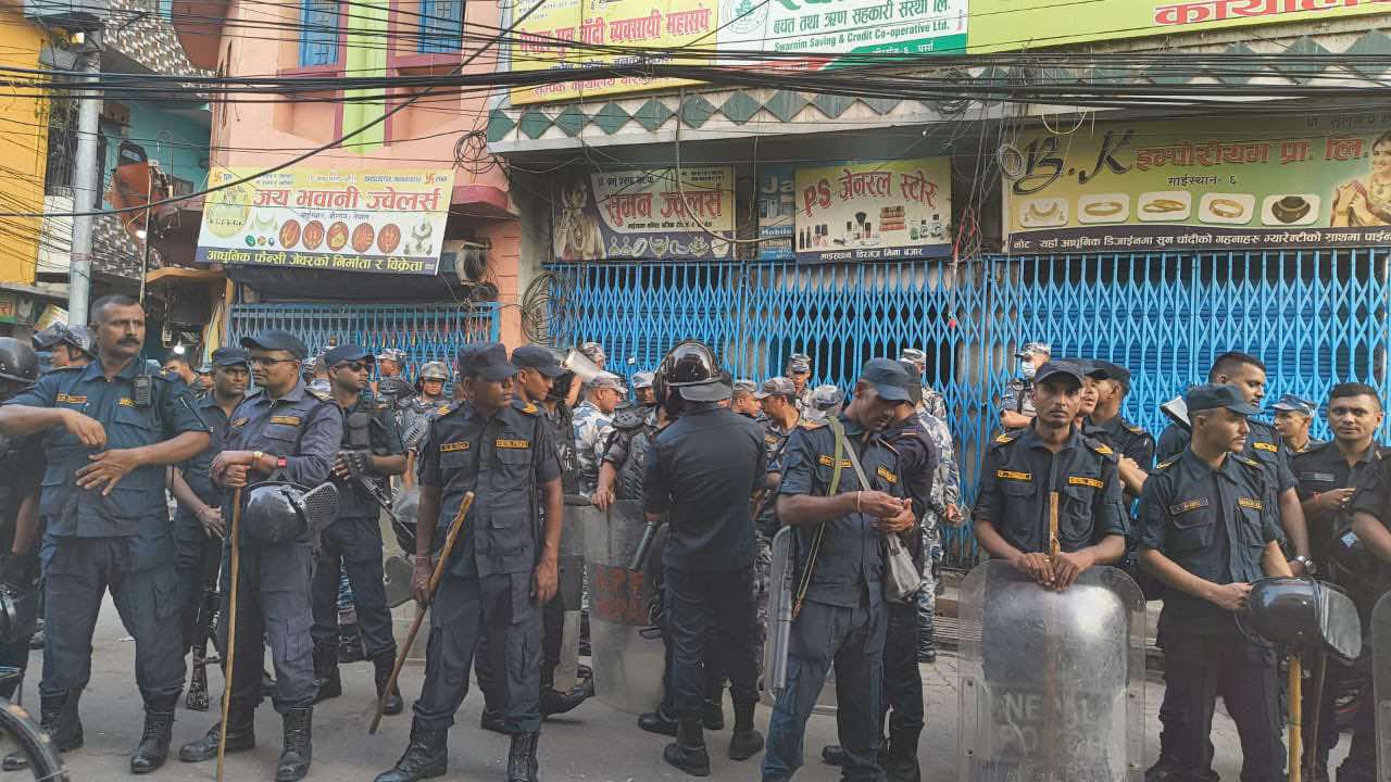 वीरगञ्जको ज्वेलर्समा छापामार सरार्फ प्रहरीको नियन्त्रणमा
