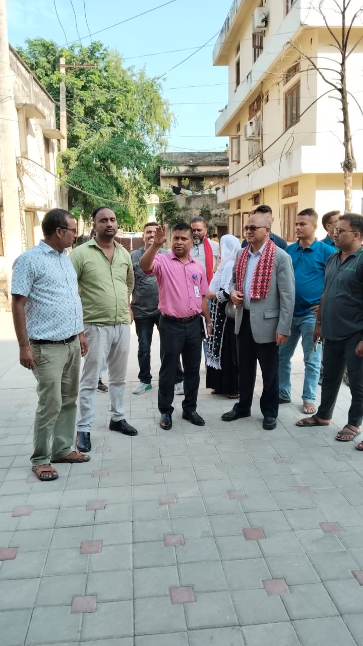 नारायणी अस्पताल निरीक्षणमा पर्यटन मन्त्री वसन्त कुशवाह स् ‘थप डाक्टर–नर्स र निःशुल्क औषधी उपलब्ध गराइनेछ’