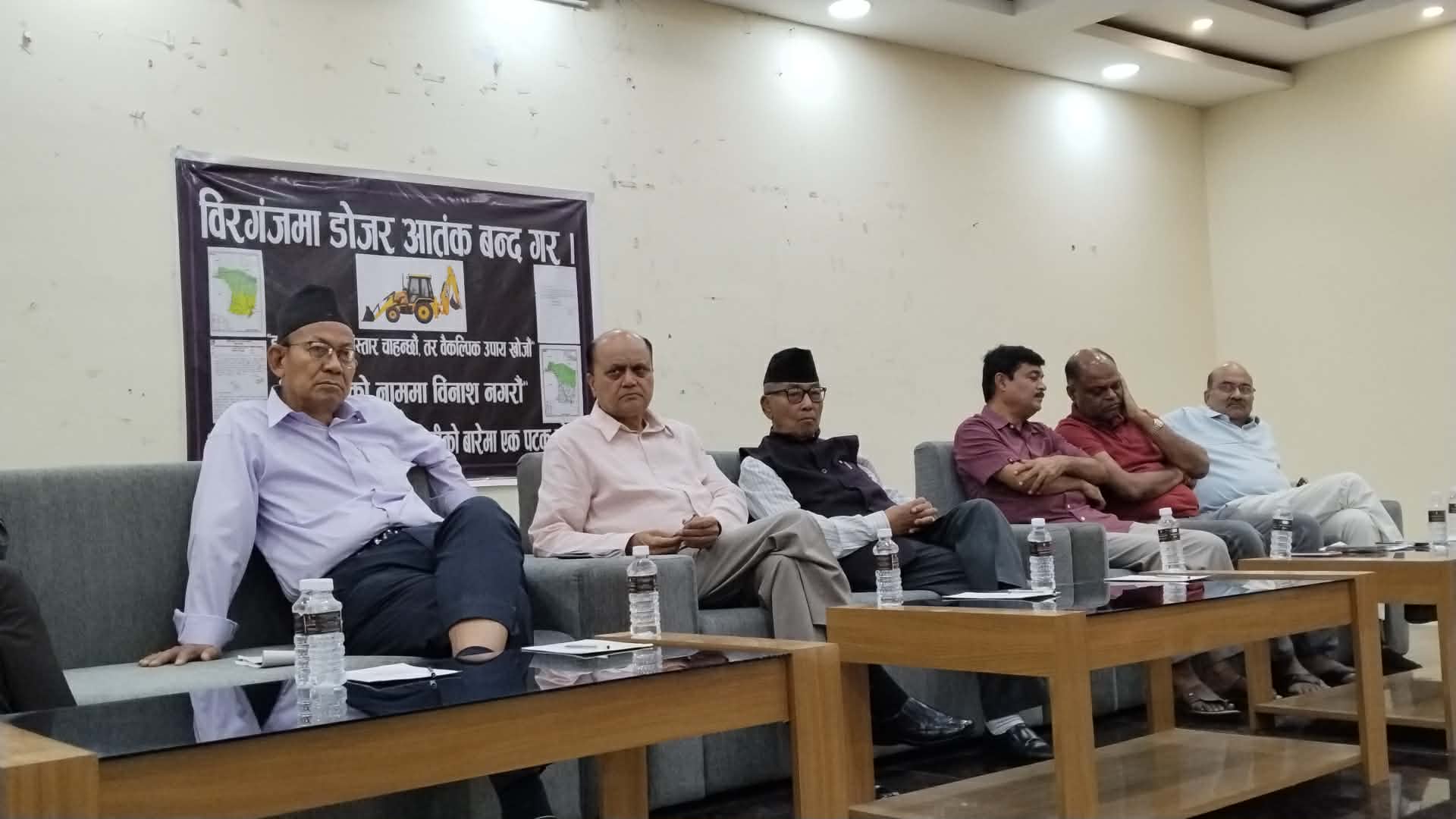 वीरगञ्जमा सडक विस्तारको निर्णय विवादित : क्षतिपूर्ति र पुनर्स्थापना गर्न स्थानीयको माग