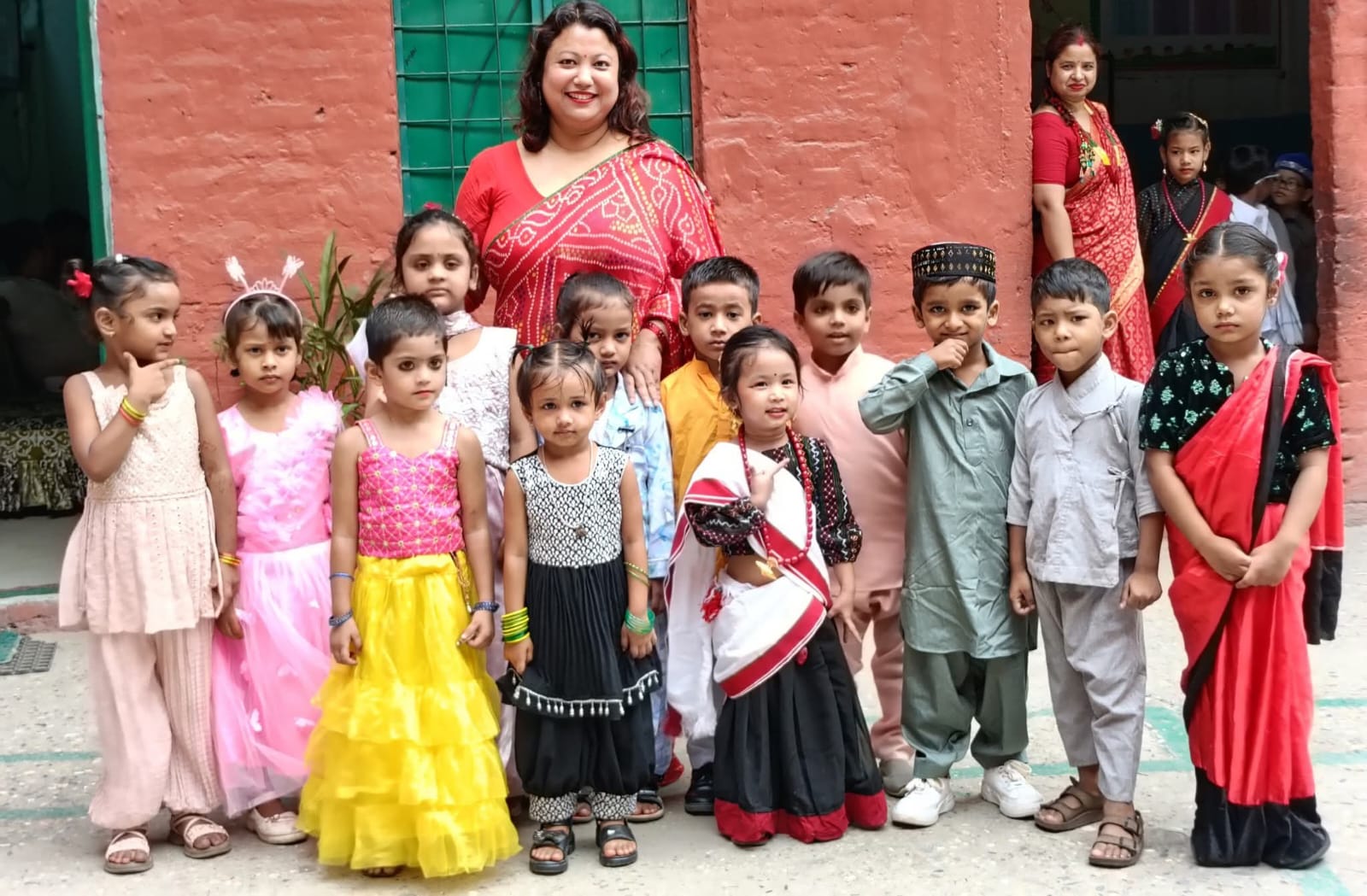 “हाम्रो संस्कृति प्रवर्द्धन गरौँ” भन्ने सन्देश दिन कंचनजंगा स्कूलमा सांस्कृतिक पोशाक दिवस सम्पन्न