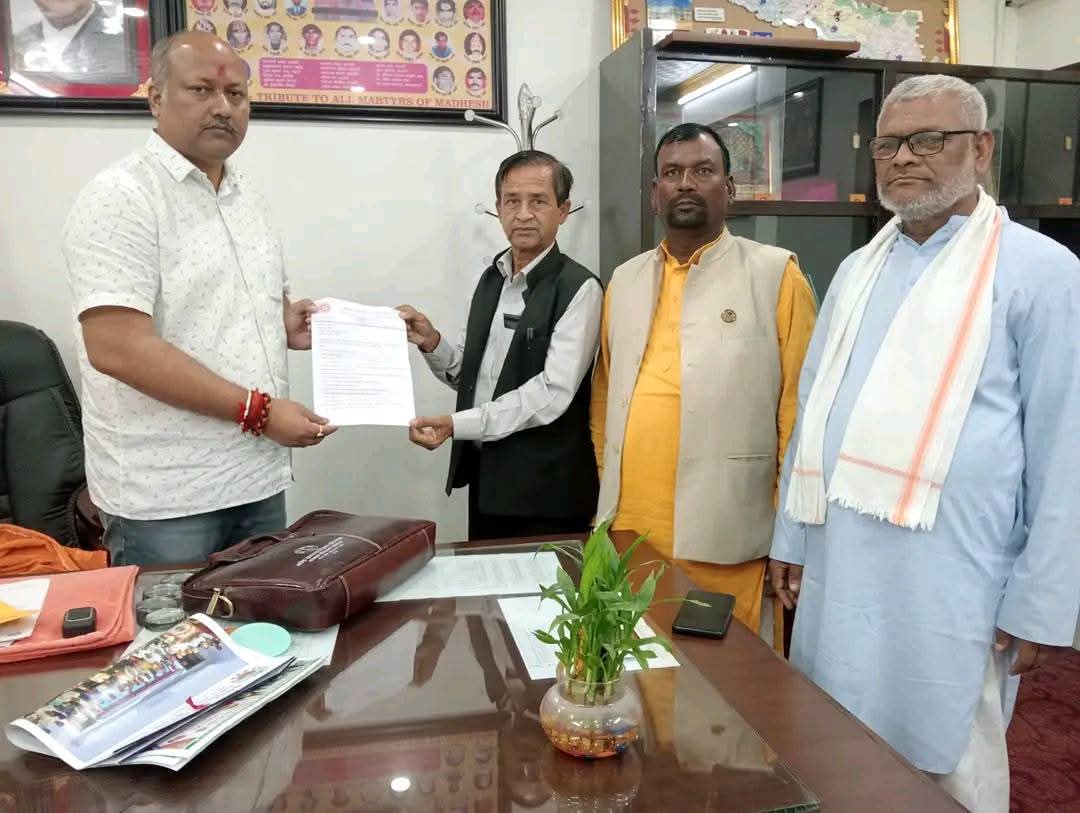 एमाले मधेश प्रदेशद्वारा  मुख्यमन्त्री सिंहलाई बुझाए ज्ञापनपत्र