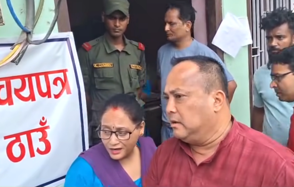 मेयर राजेशमान सिंहद्वारा जिल्ला प्रशासन कार्यालय पर्सामा आकस्मिक अनुगमन ,  कर्मचारीहरूलाई तत्कालै हटाउन निर्देशन
